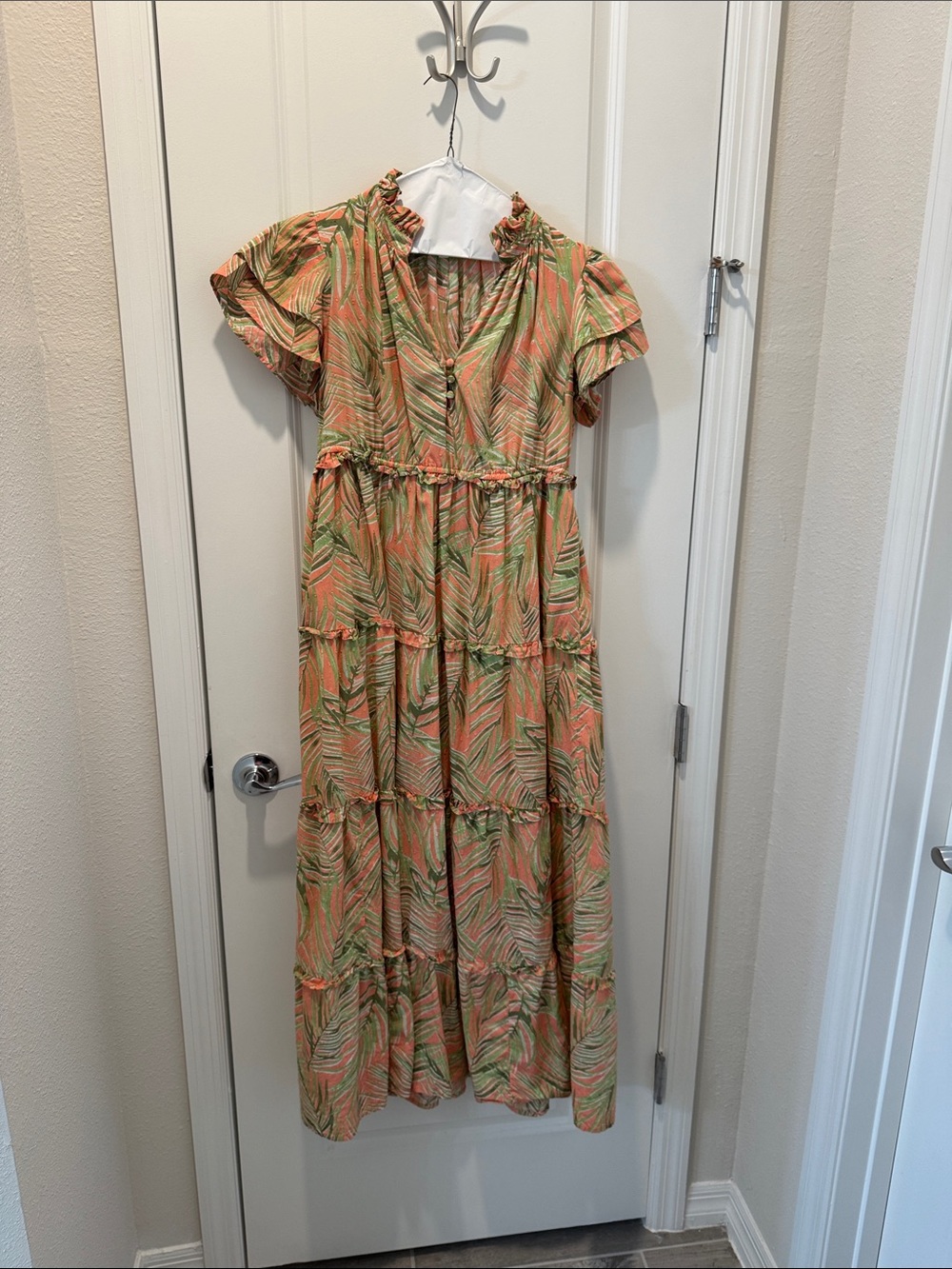 Crown &Ivy Peach and Green Tropical Tiered Maxi Dress With Pockets